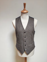 Carica l'immagine nel visualizzatore di Gallery, Suitsupply gilet à carreaux en laine et soie Ferrara 44