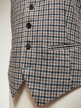 Carica l'immagine nel visualizzatore di Gallery, Suitsupply gilet à carreaux en laine et soie Ferrara 44