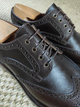 Charger l'image dans la galerie, Velasca Milano derbies brogues  en cuir de veau lisse marron foncé 41 FR
