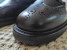 Charger l'image dans la galerie, Velasca Milano derbies brogues  en cuir de veau lisse marron foncé 41 FR