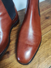Charger l'image dans la galerie, Crockett & Jones Chelsea boots 9,5 UK / 43,5 FR