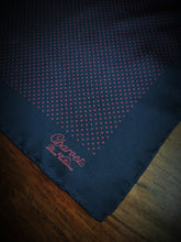 Charger l'image dans la galerie, Charvet place Vendôme pochette en soie marine à pois