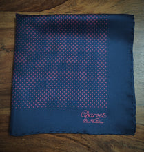 Charger l'image dans la galerie, Charvet place Vendôme pochette en soie marine à pois