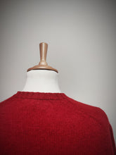 Charger l'image dans la galerie, MC George pull rouge 100% Shetland Made in Scotland XXL