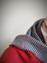 Afbeelding in Gallery-weergave laden, Hackett écharpe réversible en pure laine vierge Prince de Galles