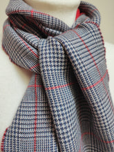 Afbeelding in Gallery-weergave laden, Hackett écharpe réversible en pure laine vierge Prince de Galles