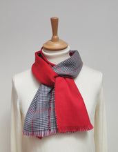 Afbeelding in Gallery-weergave laden, Hackett écharpe réversible en pure laine vierge Prince de Galles