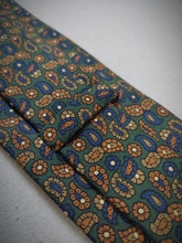 Carica l'immagine nel visualizzatore di Gallery, Drake's cravate paisley verte Made in England