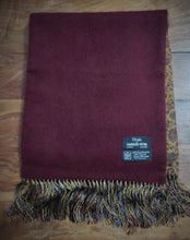 Charger l'image dans la galerie, Écharpe vintage paisley en cachemire laine et soie Made in England
