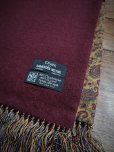 Charger l'image dans la galerie, Écharpe vintage paisley en cachemire laine et soie Made in England