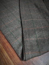 Charger l'image dans la galerie, Pantalon à pinces vintage à carreaux fenêtre "Jockey Club" Made in France