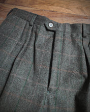 Charger l'image dans la galerie, Pantalon à pinces vintage à carreaux fenêtre "Jockey Club" Made in France