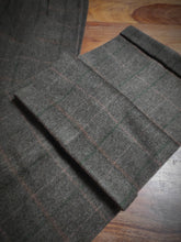 Charger l'image dans la galerie, Pantalon à pinces vintage à carreaux fenêtre "Jockey Club" Made in France