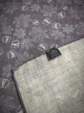 Charger l'image dans la galerie, Hackett London pochette 100% laine à motif floral
