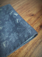 Charger l'image dans la galerie, Hackett London pochette 100% laine à motif floral