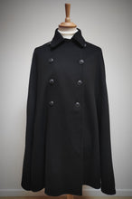 Charger l'image dans la galerie, Old England Paris cape en drap noir pure laine Made in France 42