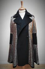 Charger l'image dans la galerie, Old England Paris cape en drap noir pure laine Made in France 42
