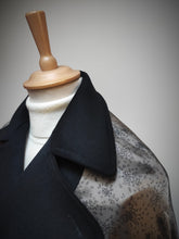 Charger l'image dans la galerie, Old England Paris cape en drap noir pure laine Made in France 42