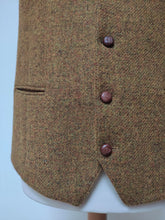 Afbeelding in Gallery-weergave laden, Harris Tweed X Carl Gross gilet en pure laine vierge 56