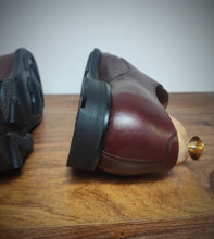 Charger l'image dans la galerie, Septième largeur doubles boucles en cuir bordeaux 10 UK / 45 FR