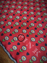 Charger l'image dans la galerie, Thomas Pink pochette rouge en pure soie à motif floral