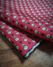 Charger l'image dans la galerie, Thomas Pink pochette rouge en pure soie à motif floral