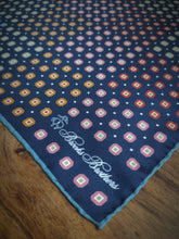 Charger l'image dans la galerie, Brooks Brothers pochette en soie à motif géométrique Made in Italy