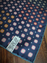 Charger l'image dans la galerie, Brooks Brothers pochette en soie à motif géométrique Made in Italy