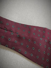 Carica l'immagine nel visualizzatore di Gallery, Motsch & Fils noeud papillon bordeaux vintage à motif géométrique Made in France