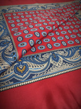 Charger l'image dans la galerie, Pochette rouge vintage à motif géométrique Made in Italy