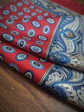 Charger l'image dans la galerie, Pochette rouge vintage à motif géométrique Made in Italy