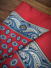 Charger l'image dans la galerie, Pochette rouge vintage à motif géométrique Made in Italy
