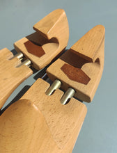 Charger l'image dans la galerie, Embauchoirs J.M Weston Pointure 10/44 FR Made in France