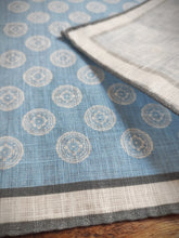 Charger l'image dans la galerie, Paul Taylor pochette bleue en lin à motif géométrique Made in Italy