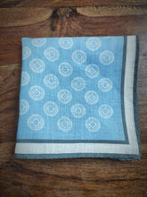 Charger l'image dans la galerie, Paul Taylor pochette bleue en lin à motif géométrique Made in Italy