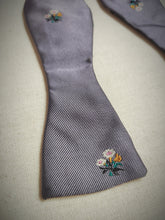 Charger l'image dans la galerie, Nœud papillon en soie parme vintage Kenzo Paris