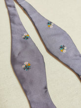 Charger l'image dans la galerie, Nœud papillon en soie parme vintage Kenzo Paris