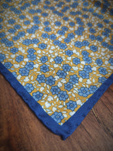 Charger l'image dans la galerie, Boggi Milano pochette de costume fleurie en soie Made in Italy