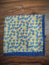 Charger l'image dans la galerie, Boggi Milano pochette de costume fleurie en soie Made in Italy