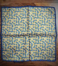 Charger l'image dans la galerie, Boggi Milano pochette de costume fleurie en soie Made in Italy