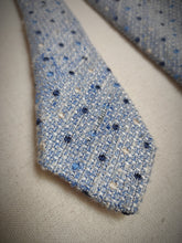 Carica l'immagine nel visualizzatore di Gallery, Drake's cravate texturée à pois en pure soie Made in England