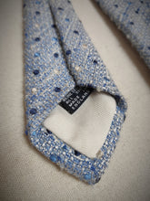 Carica l'immagine nel visualizzatore di Gallery, Drake's cravate texturée à pois en pure soie Made in England