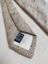 Carica l'immagine nel visualizzatore di Gallery, Drake's cravate beige texturée en soie Made in England