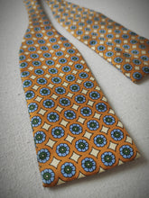 Charger l'image dans la galerie, Nœud papillon vintage orange en pure soie Made in France