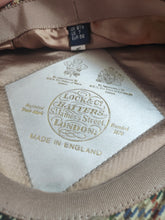 Charger l'image dans la galerie, Lock & Co Hatters London casquette en laine pied de coq taille 56