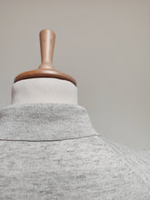 Charger l'image dans la galerie, Suitsupply polo gris clair en coton et lin S