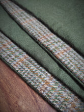 Afbeelding in Gallery-weergave laden, W. Bill Ltd écharpe tweed double face en laine Made in Great Britain