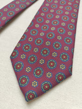 Carica l'immagine nel visualizzatore di Gallery, Hill & Drake cravate en soie à motif floral Made in England