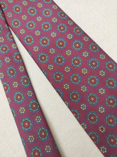 Carica l'immagine nel visualizzatore di Gallery, Hill & Drake cravate en soie à motif floral Made in England