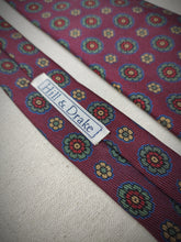 Carica l'immagine nel visualizzatore di Gallery, Hill & Drake cravate en soie à motif floral Made in England
